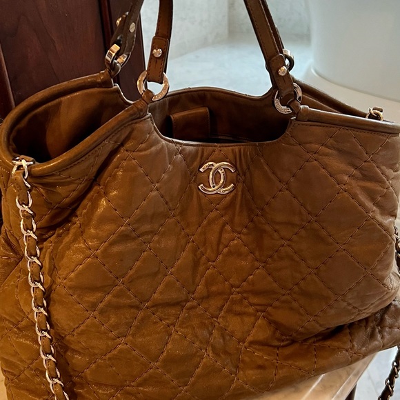 Authentic JUMBO Chanel Iridescent Tote - Picture 2 of 12